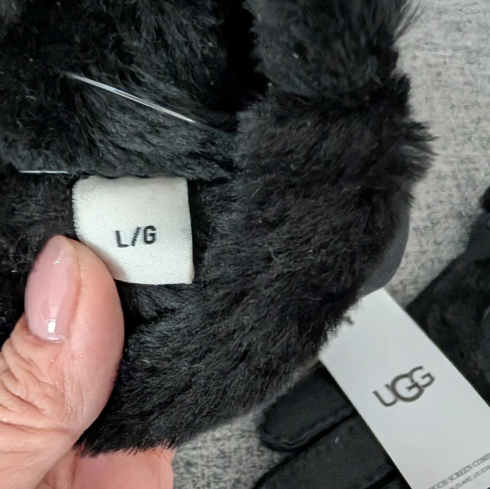 UGG chic black